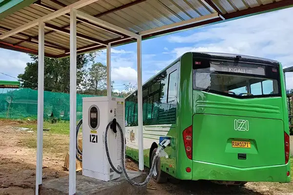 AMPPAL DC snellaadproject voor elektrische bussen van IZI in Rwanda